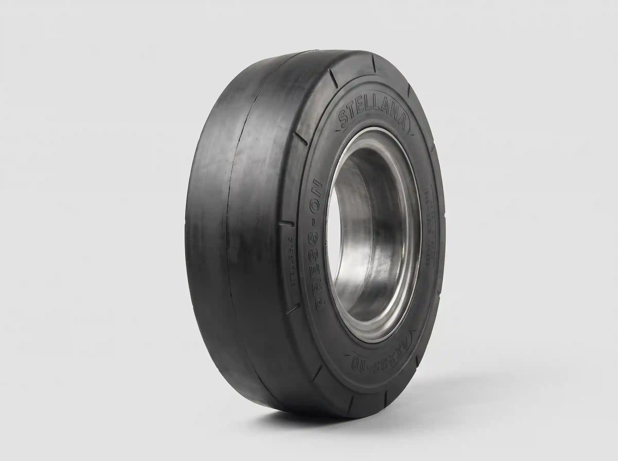 Memilih Tread Ban Forklift: Standard, Smooth, atau Non-Marking?